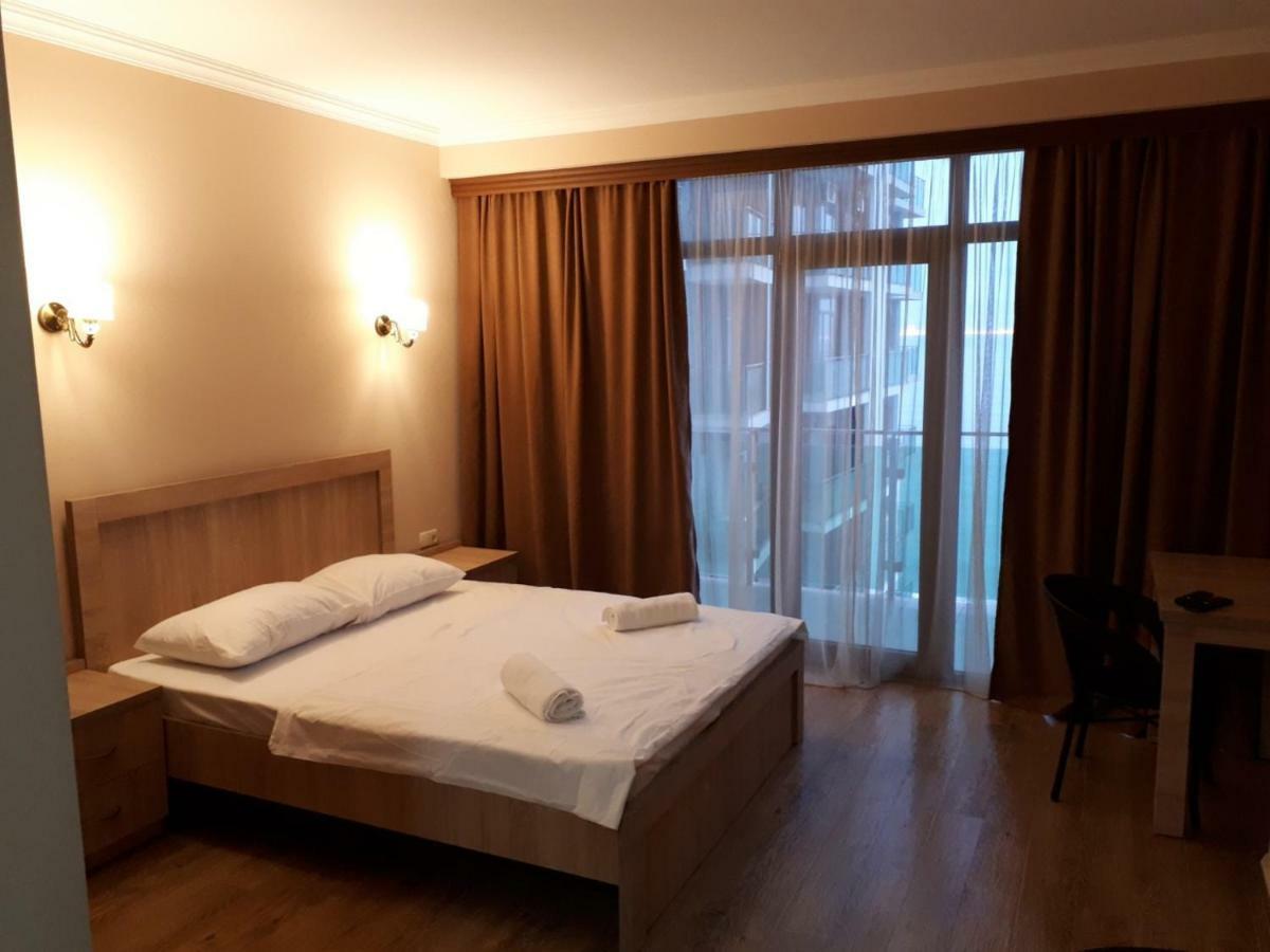Jemka'S Modern Apartment 巴统 外观 照片